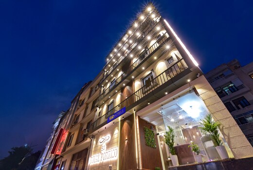 FabHotel Royal Portico