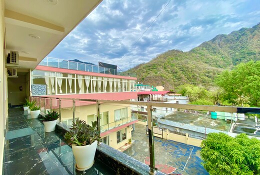 Tapovan New Residency (5 minutes walk to Laxman Jhula)