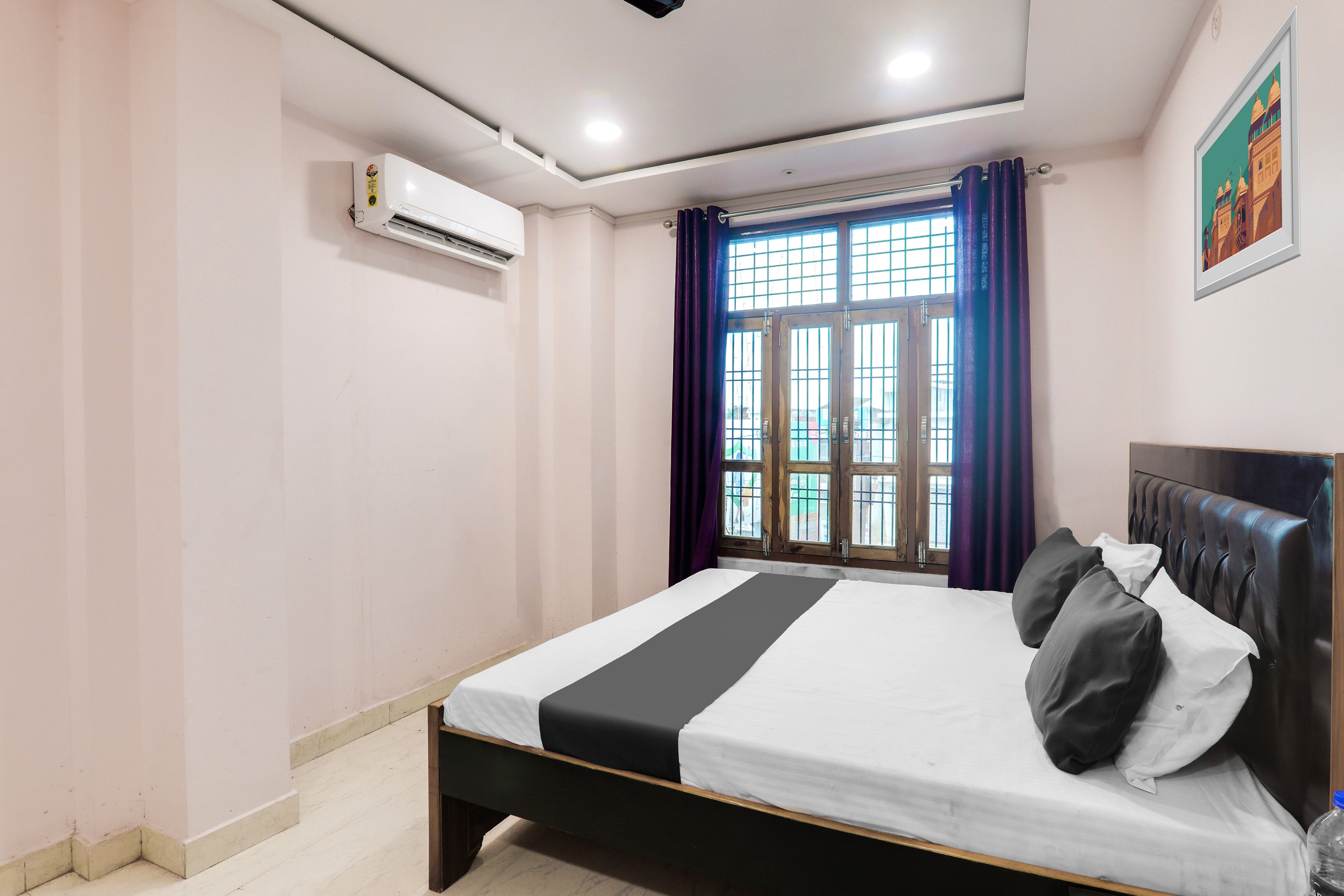 Hotel O Dwarka In - Tap to explore photos