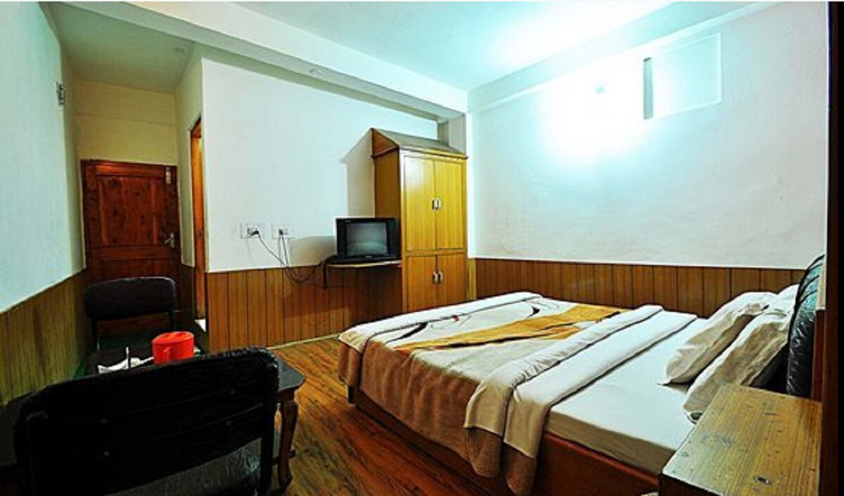 Hotel Sangam - Tap to explore photos