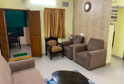 KesarHomes 1st Flr Flat HomeStay Lift AC Kukatplly