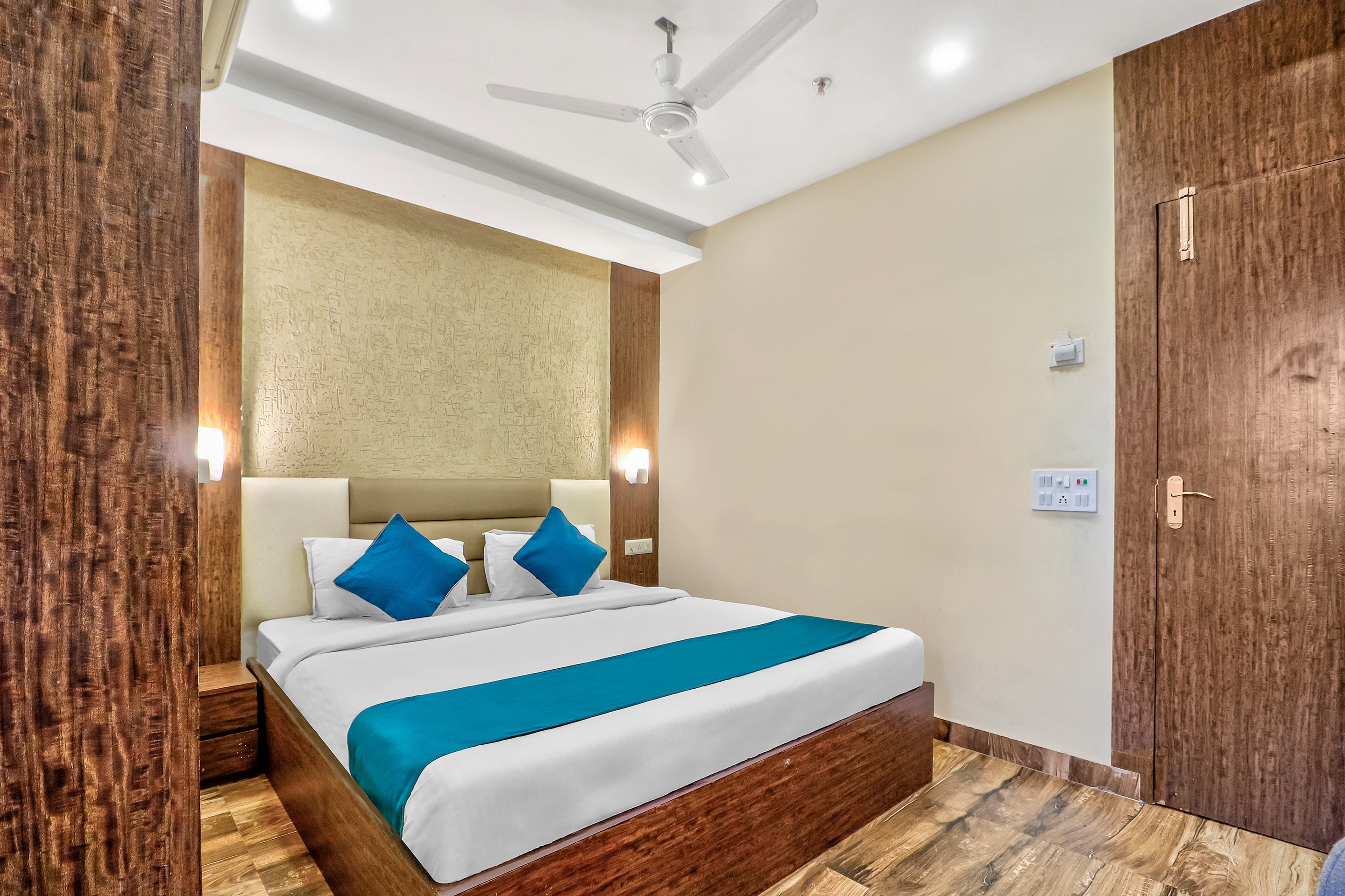 Super Hotel O Park Circus Near Birla Mandir - Tap to explore photos