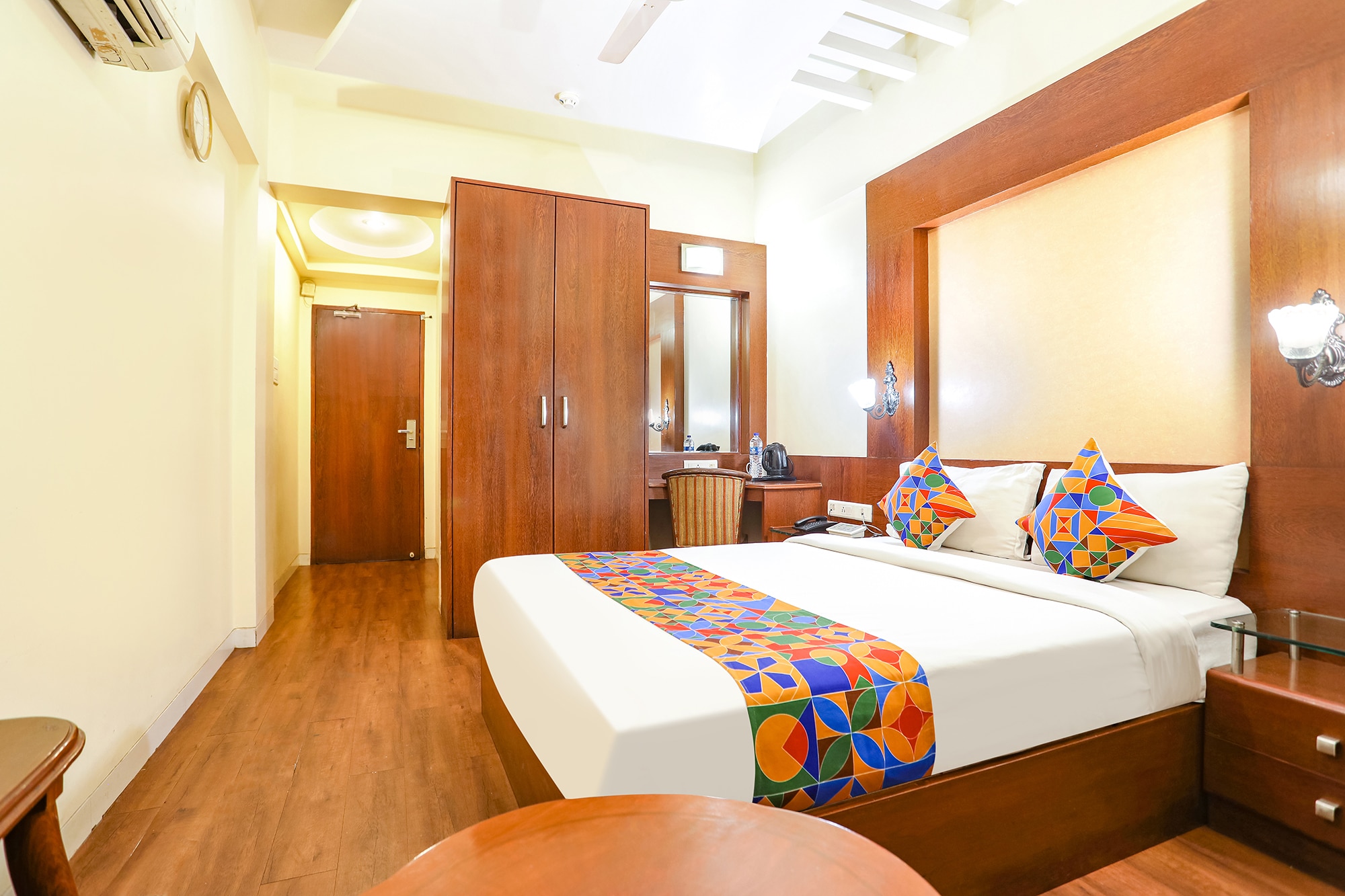 FabHotel Shubhangan - Nr. Bandra - Tap to explore photos