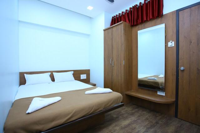 Rajhuns Deluxe Lodging 3