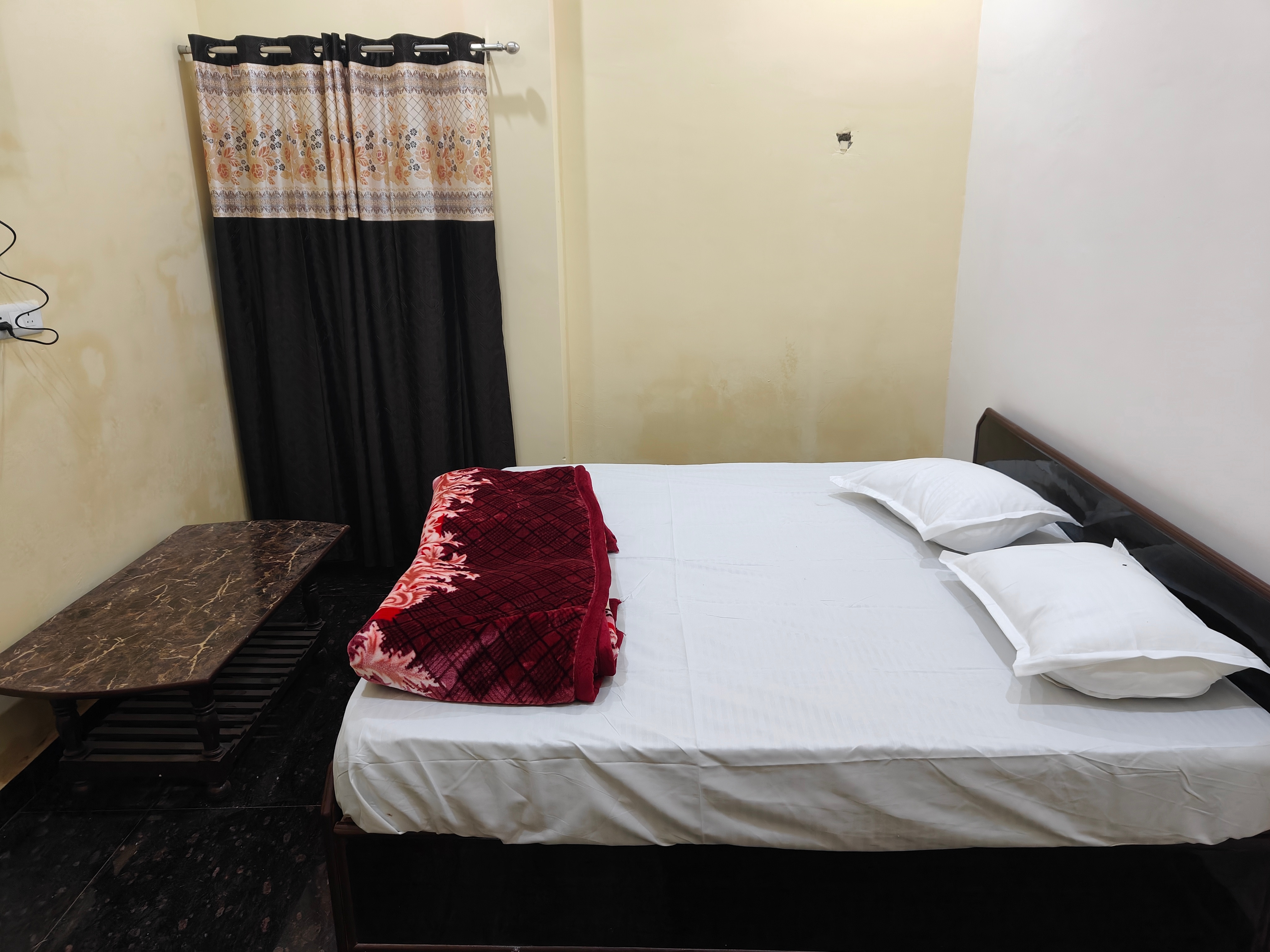 Sky Inn Paying Guest House - Tap to explore photos