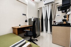Orraica Stays Bramha Smart | Entire Flats | Smart TV | Wifi | Coffee Maker | Workspace, Pune