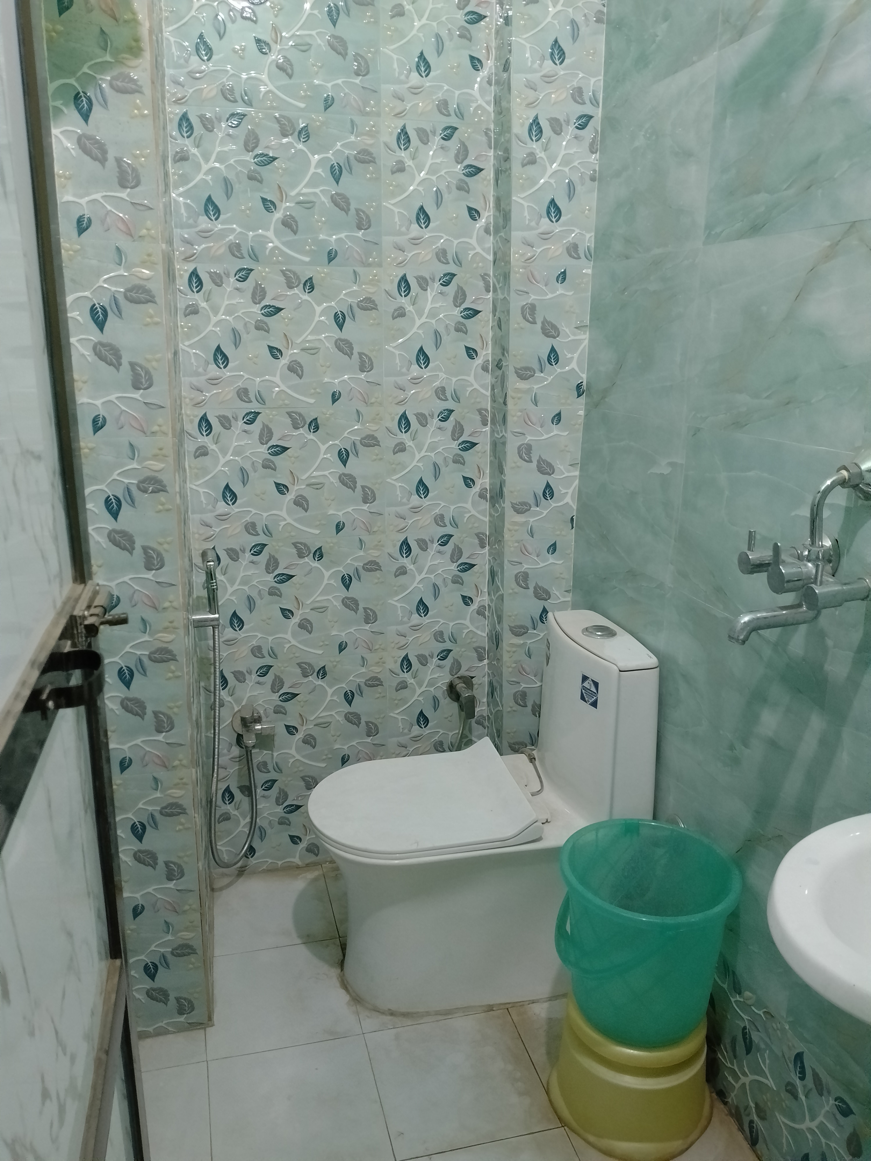 Shivamdeep Guest House - Tap to explore photos