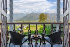 Bloom @ Buhayra Lakefront by VEO - Part of StayVista, Srinagar