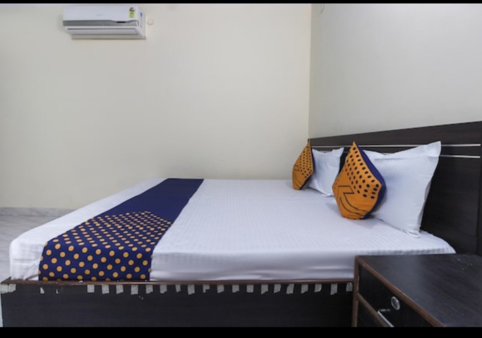 City Star Guest House - Tap to explore photos