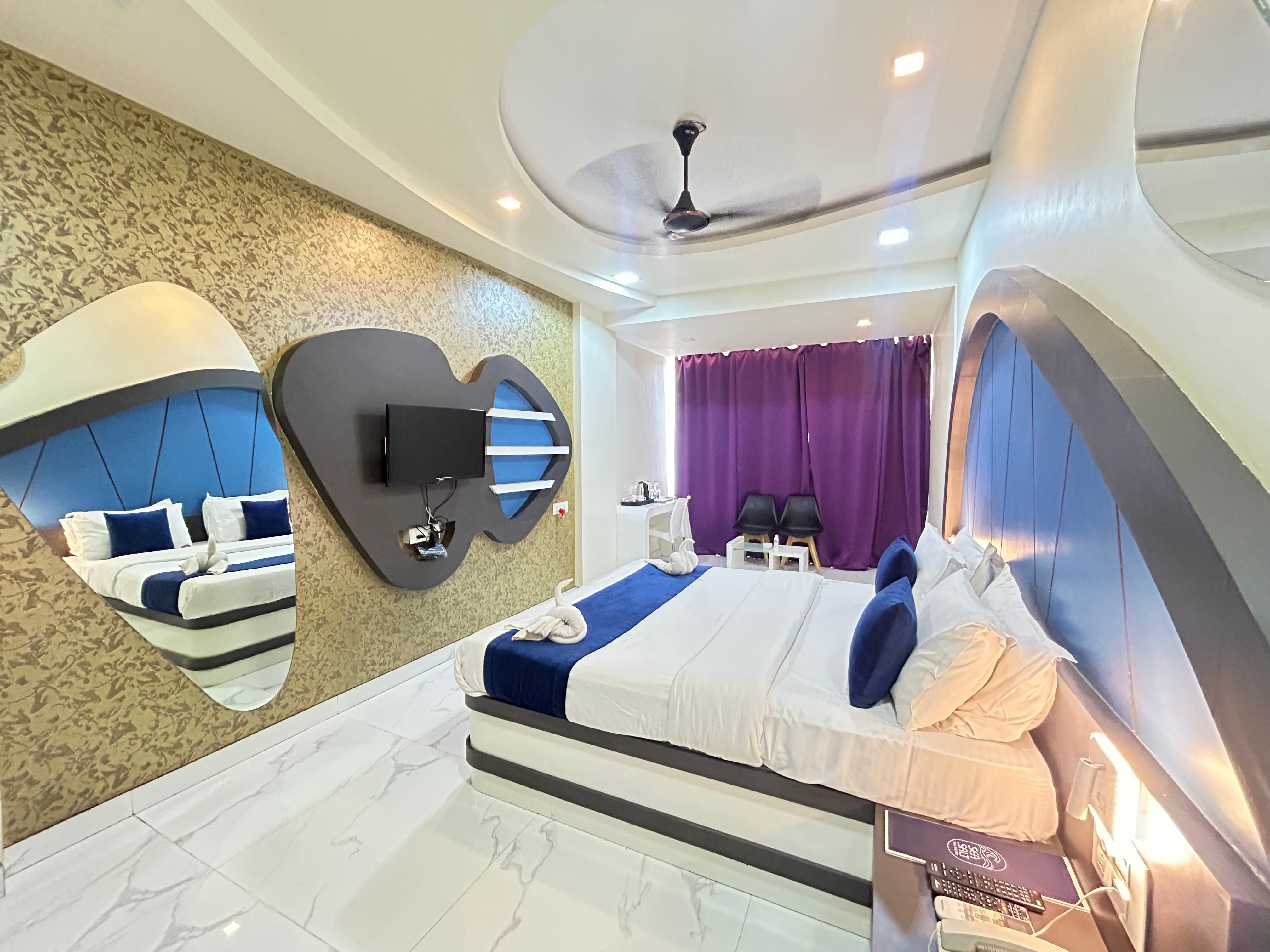 Deluxe room 1