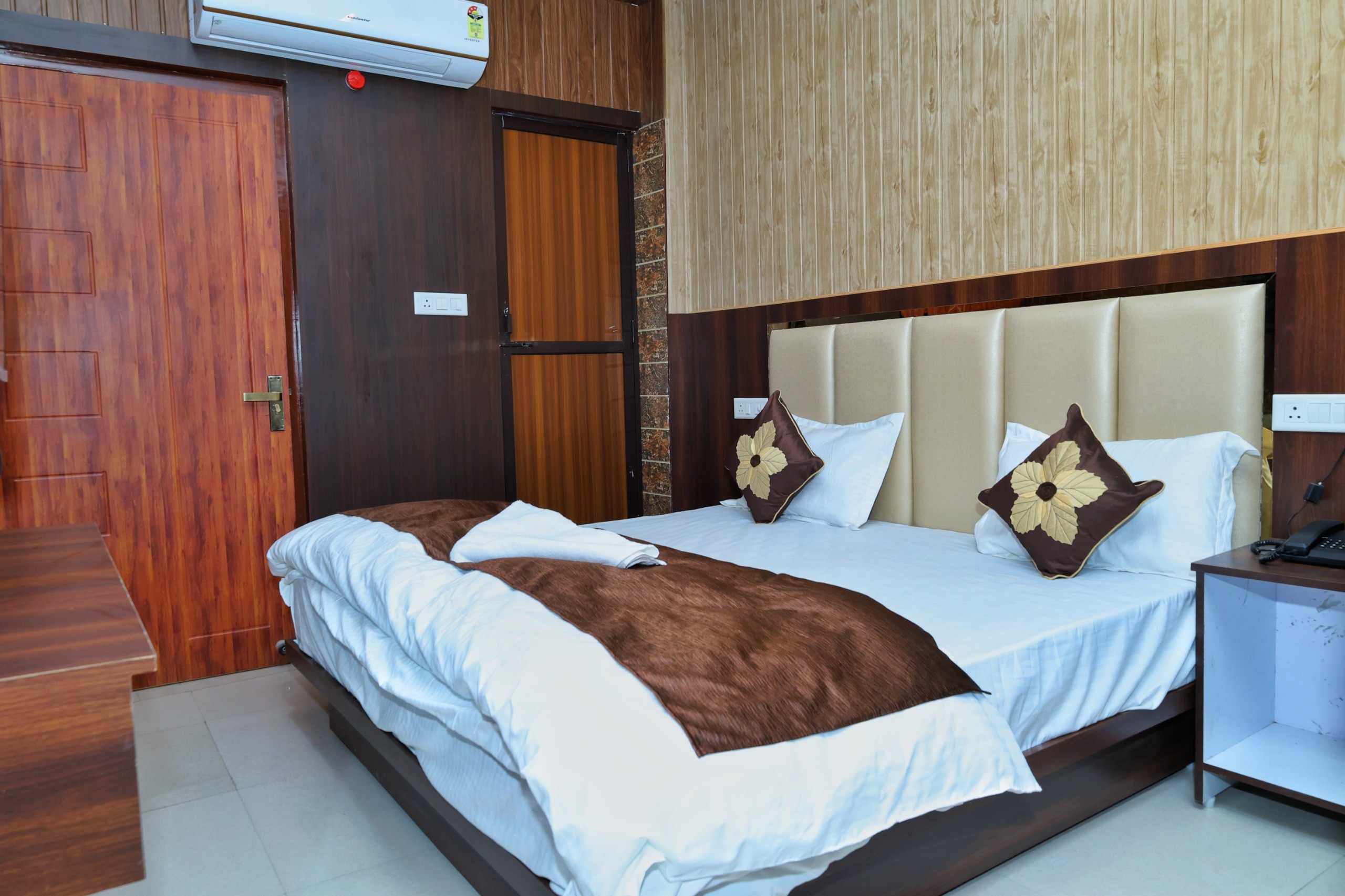 Akash Wani HomeStay - Tap to explore photos