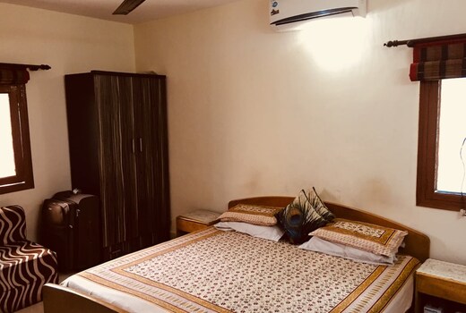 Zorba Floor apartment(park facing in GK)
