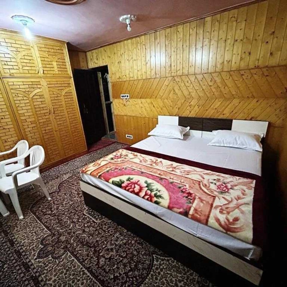 Hotel O HOME Zulal Home Stay Guest House - Tap to explore photos