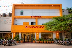 Hotel Moon Year, Lucknow, Lucknow