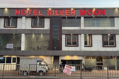 Hotel Silver Moon, Pithampur