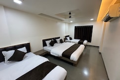 Hotel paras and lodge, Junnar