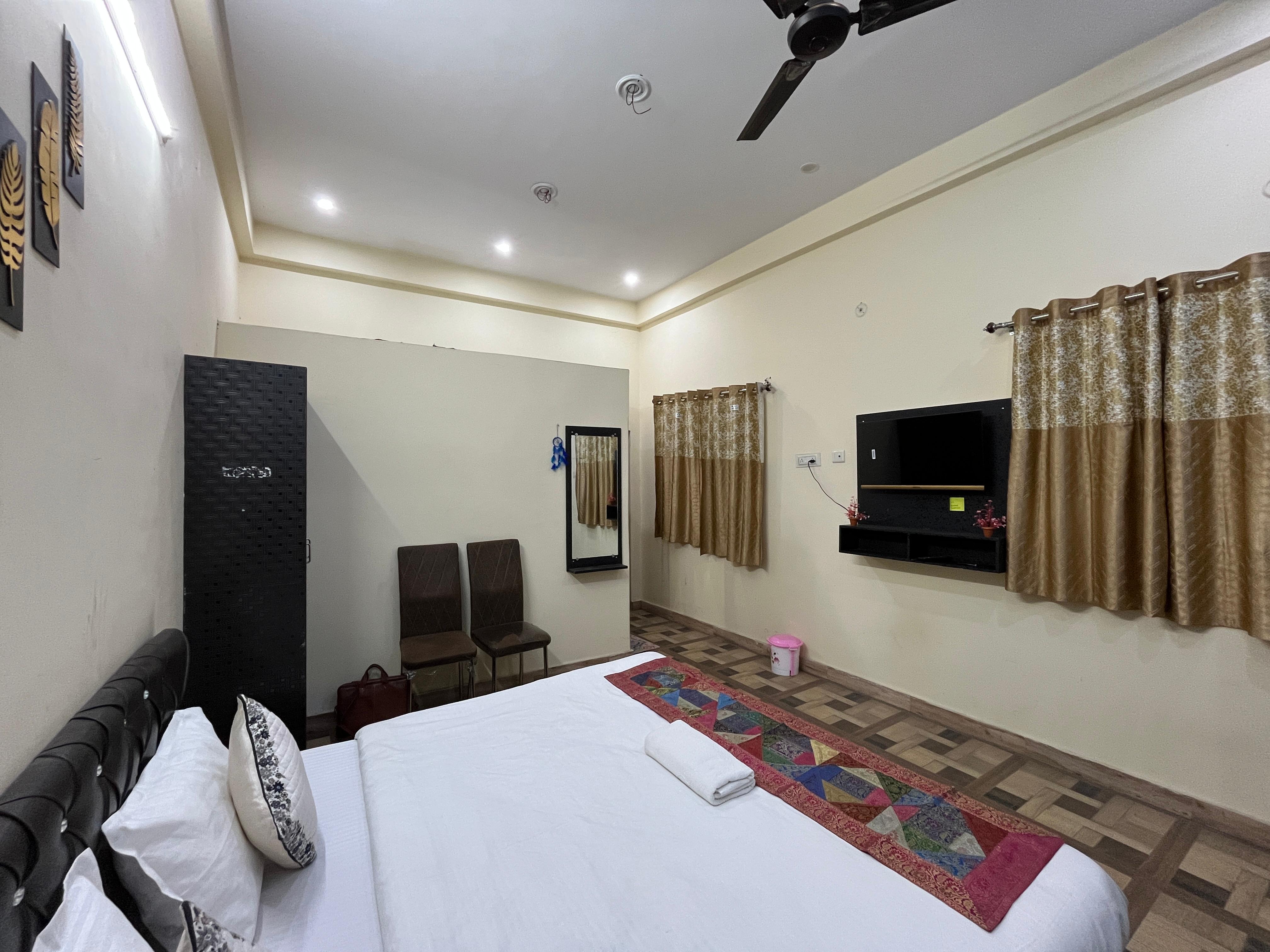 Shanto Paying Guest House Varanasi - Tap to explore photos