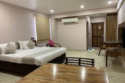 Hotel Radhe, Anand