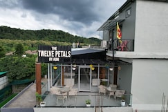 TWELVE PETELS BY AUM HOTEL, Jim Corbett (Ramnagar)