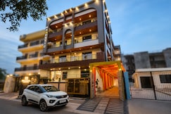 Mazestic Bay Hotel & Banquet, Noida