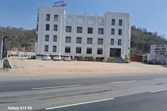 KING'SWAY HOTEL & RESORT, Dungarpur