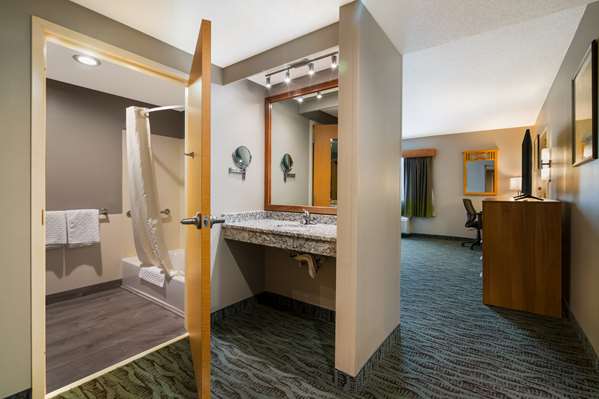 Best Western Plus Executive Court Inn & Conference Center - Tap to explore photos