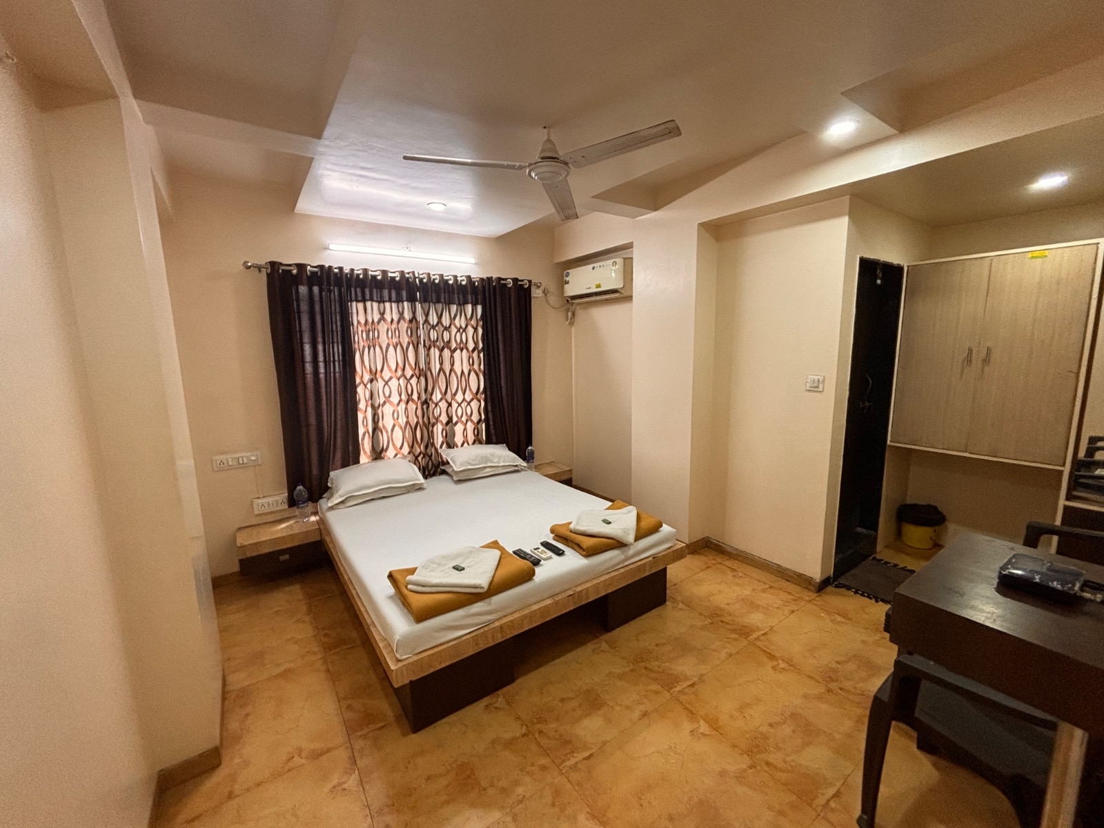 Deluxe AC Room 1