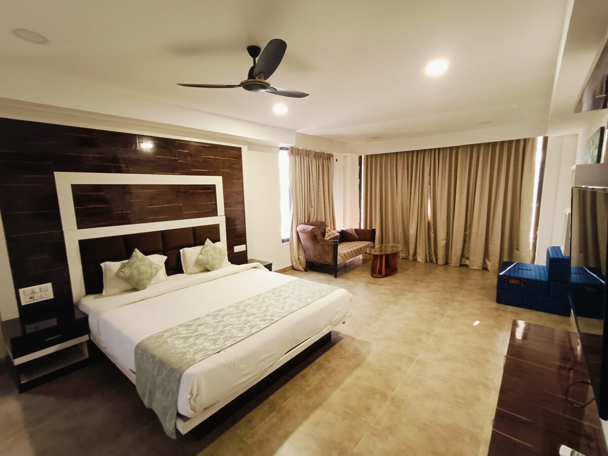 Lavish 4BHK Villa with Pool Lake and Hill View - Tap to explore photos