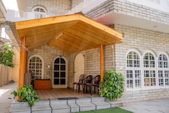 White House by Kulut,, Kullu