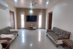 Family House nr  Airport  Aminities   free Wi Fi, Surat