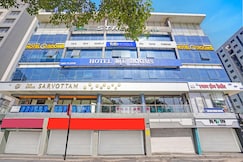 FabHotel Blu Rooms, Surat