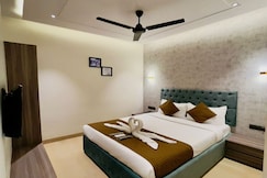 Hotel Lime Wood, Mumbai