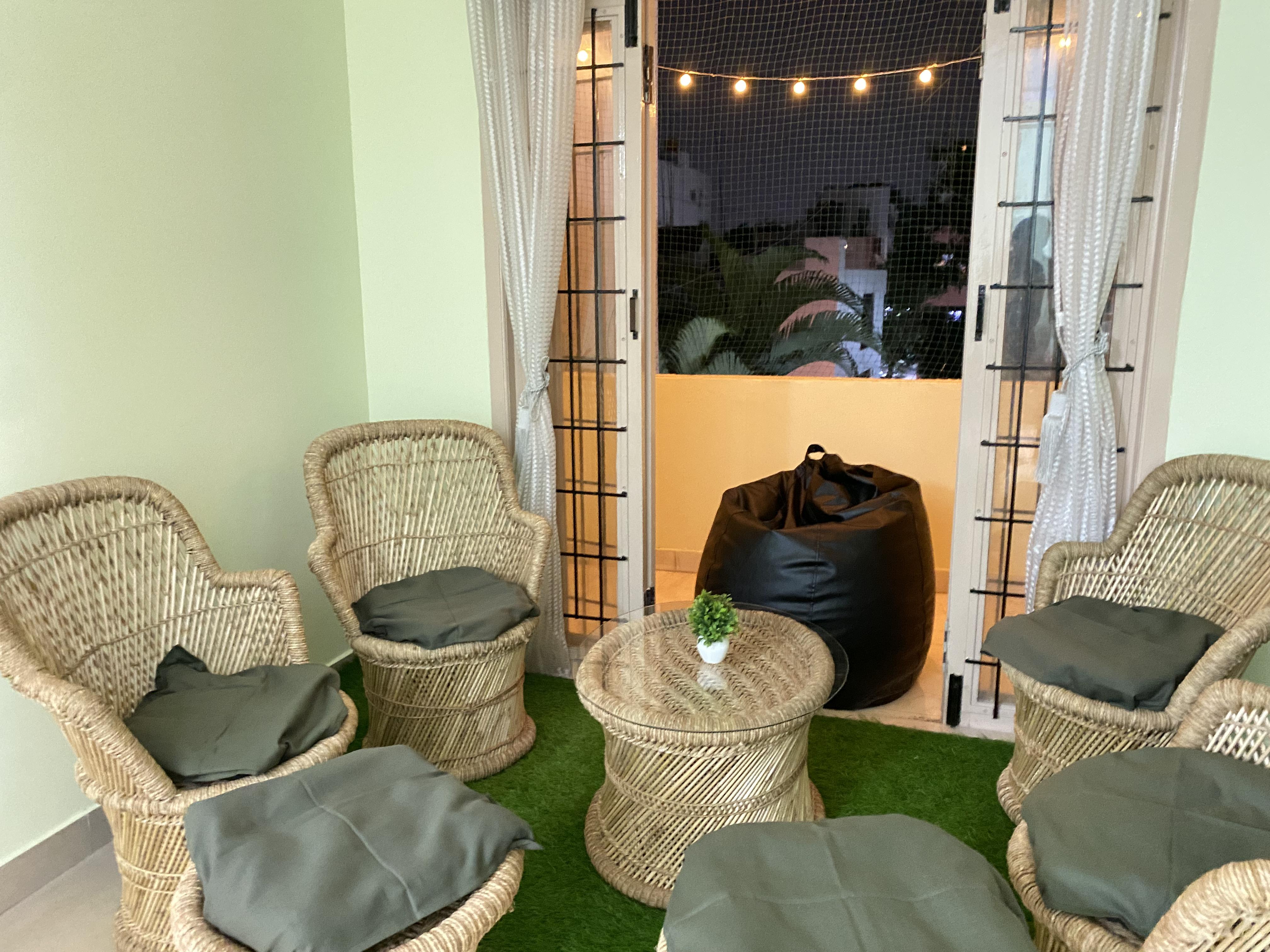 Greendale 3BHK Glam Apt Full Furnished - Tap to explore photos