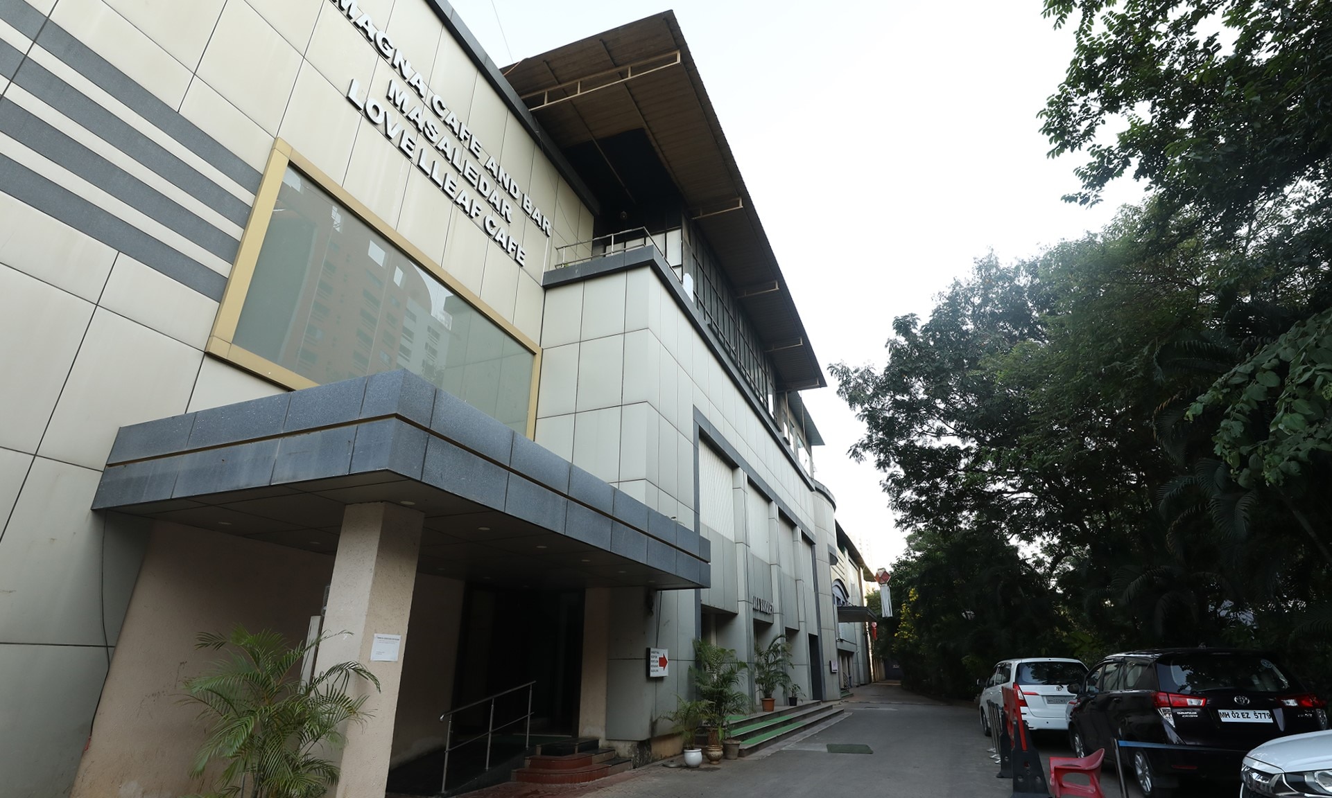 FabHotel Prime The Thane Club - Nr. Rabale Station - Tap to explore photos