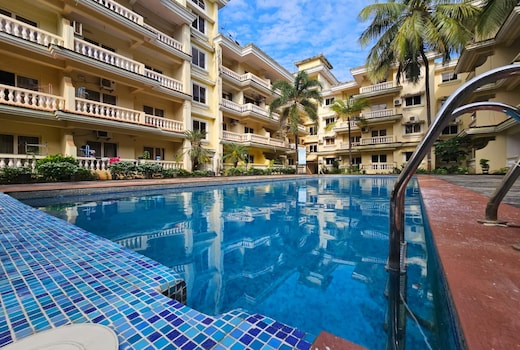 Sea Pearl Modern 2BHK 650m to Varca Beach