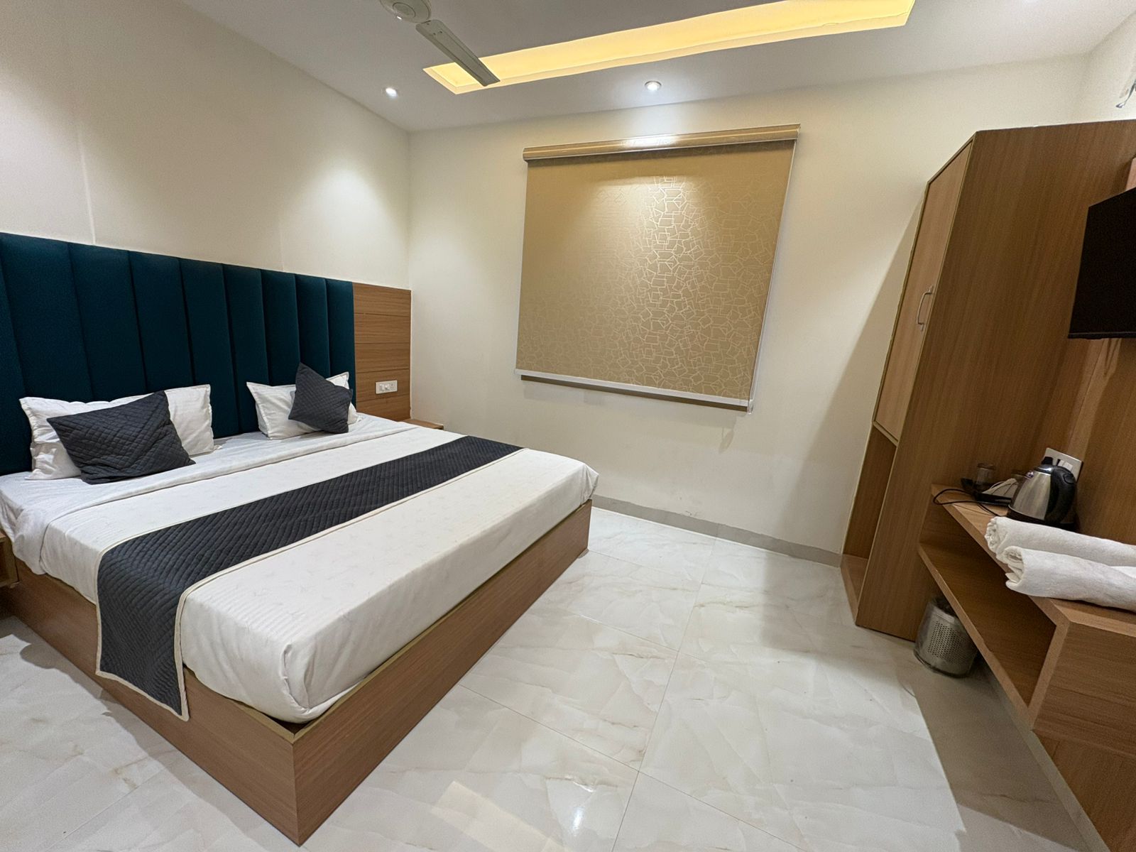 Hotel Divya Regency Near golden Temple - Tap to explore photos