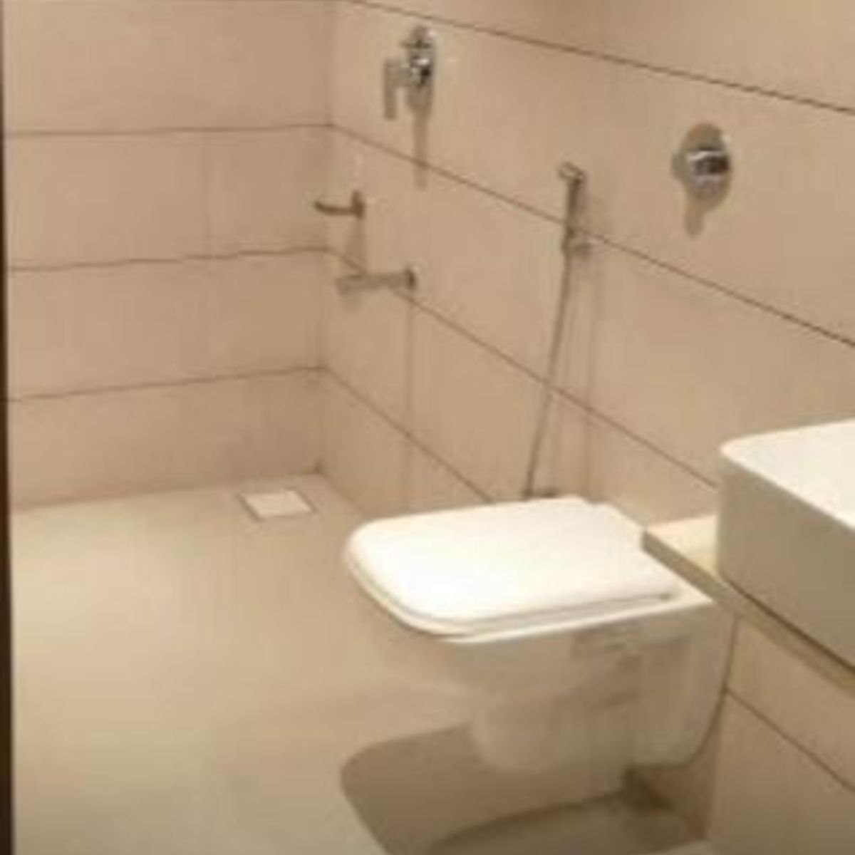 HOTEL SHREE BALAJI INTERNATIONAL - Tap to explore photos
