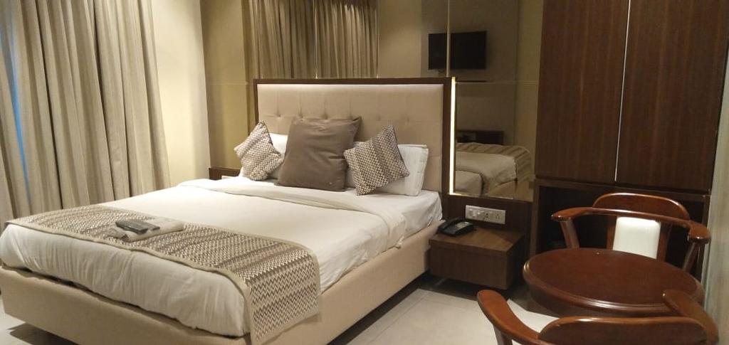 HOTEL SHREE BALAJI INTERNATIONAL - Tap to explore photos