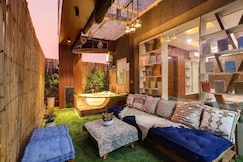 Roof Top Retreat | Jacuzzi & Outdoor Patio, Gurgaon