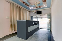Hotel O Sansar, Tandur