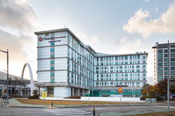 BEST WESTERN PREMIER Incheon Airport Hotel - Tap to explore photos