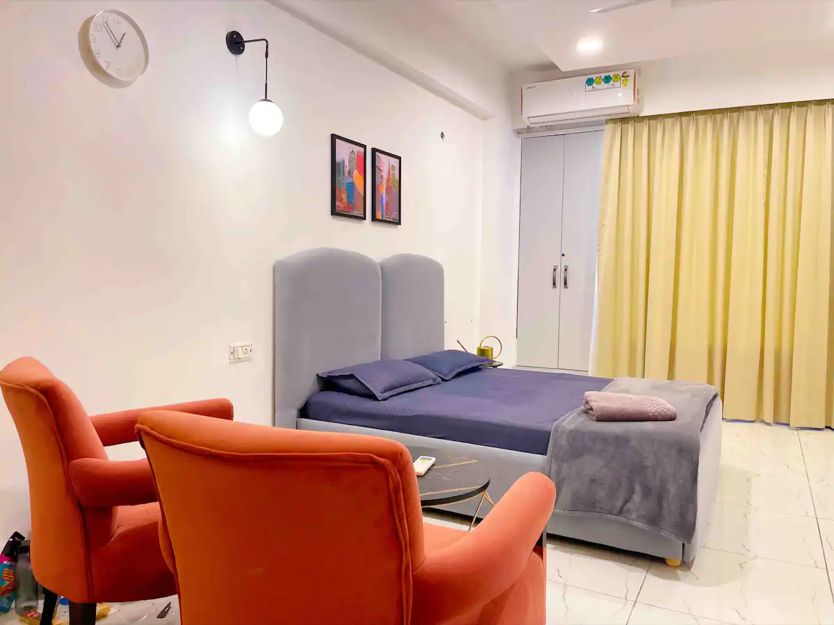 studio apartments in Vasant Kunj 15 mins to airport - Tap to explore photos