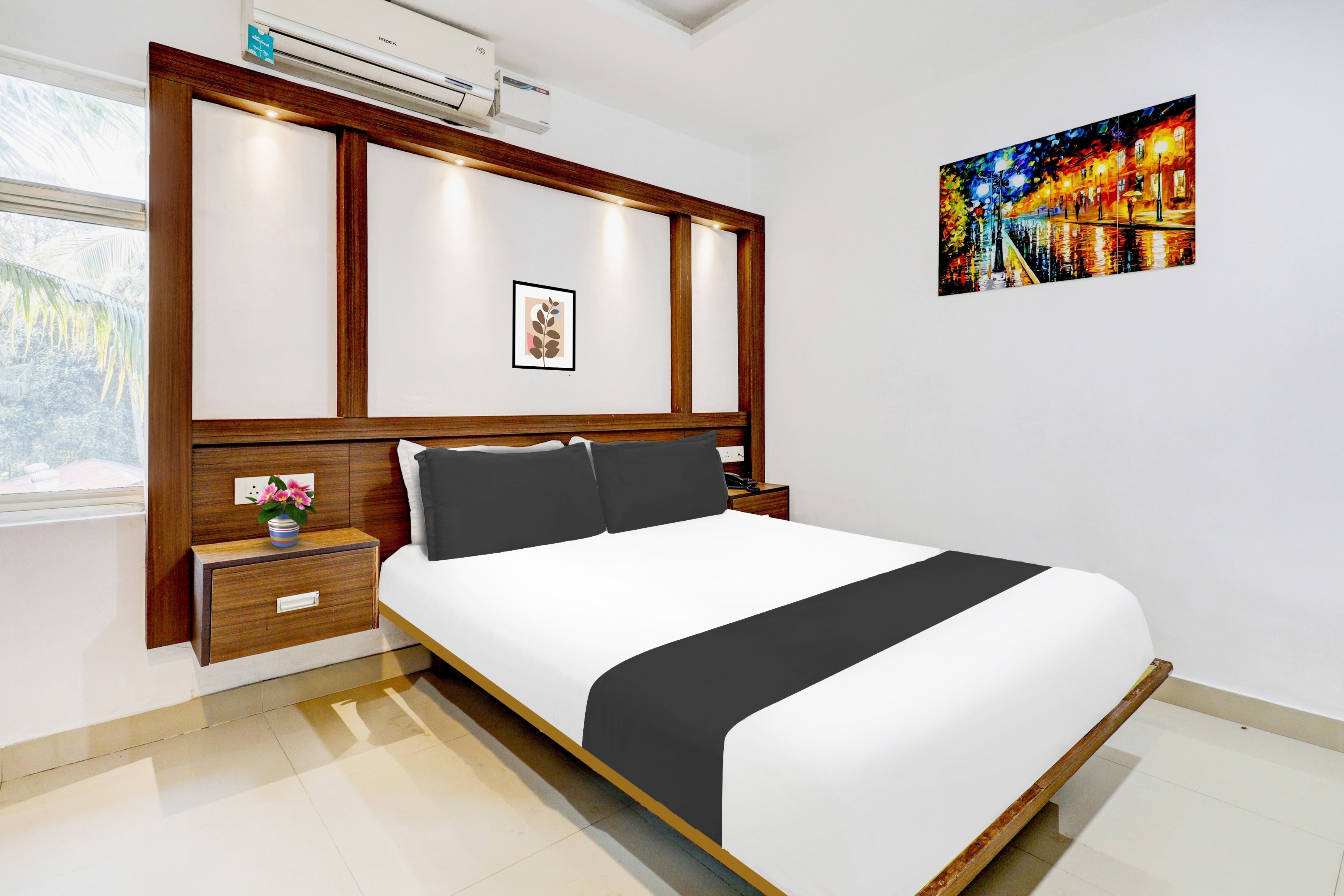 Super Hotel O Kazhakoottam Near AL SAJ Convention Centre - Tap to explore photos