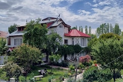 Mahatta Home Stay| Rooms & Restaurant, Srinagar