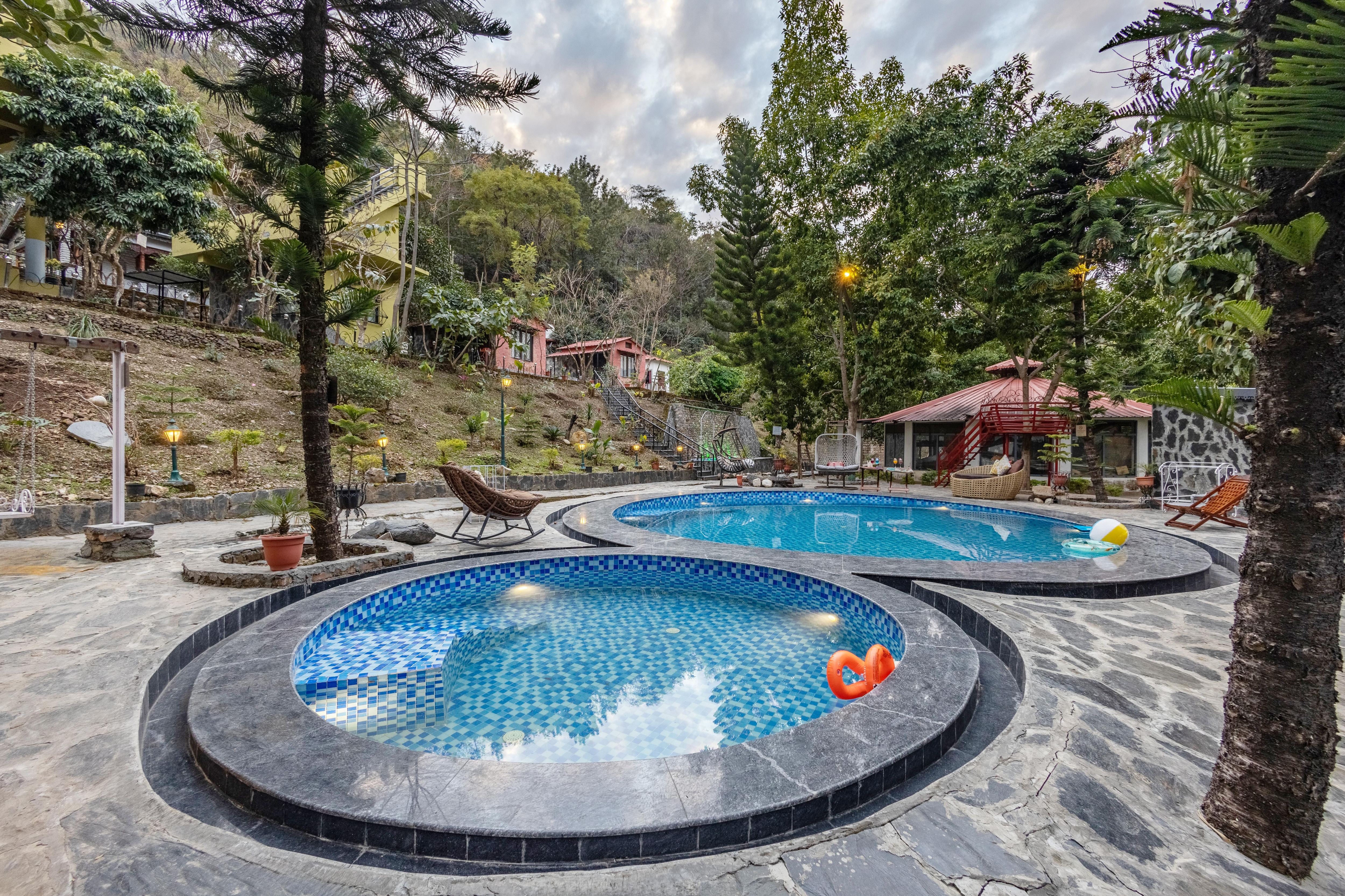ELIVAAS Zephyr Classic Cottage with Pool, Gym & Restaurant - Tap to explore photos