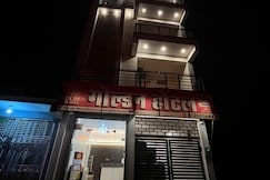 Golden Hotel, Rewa