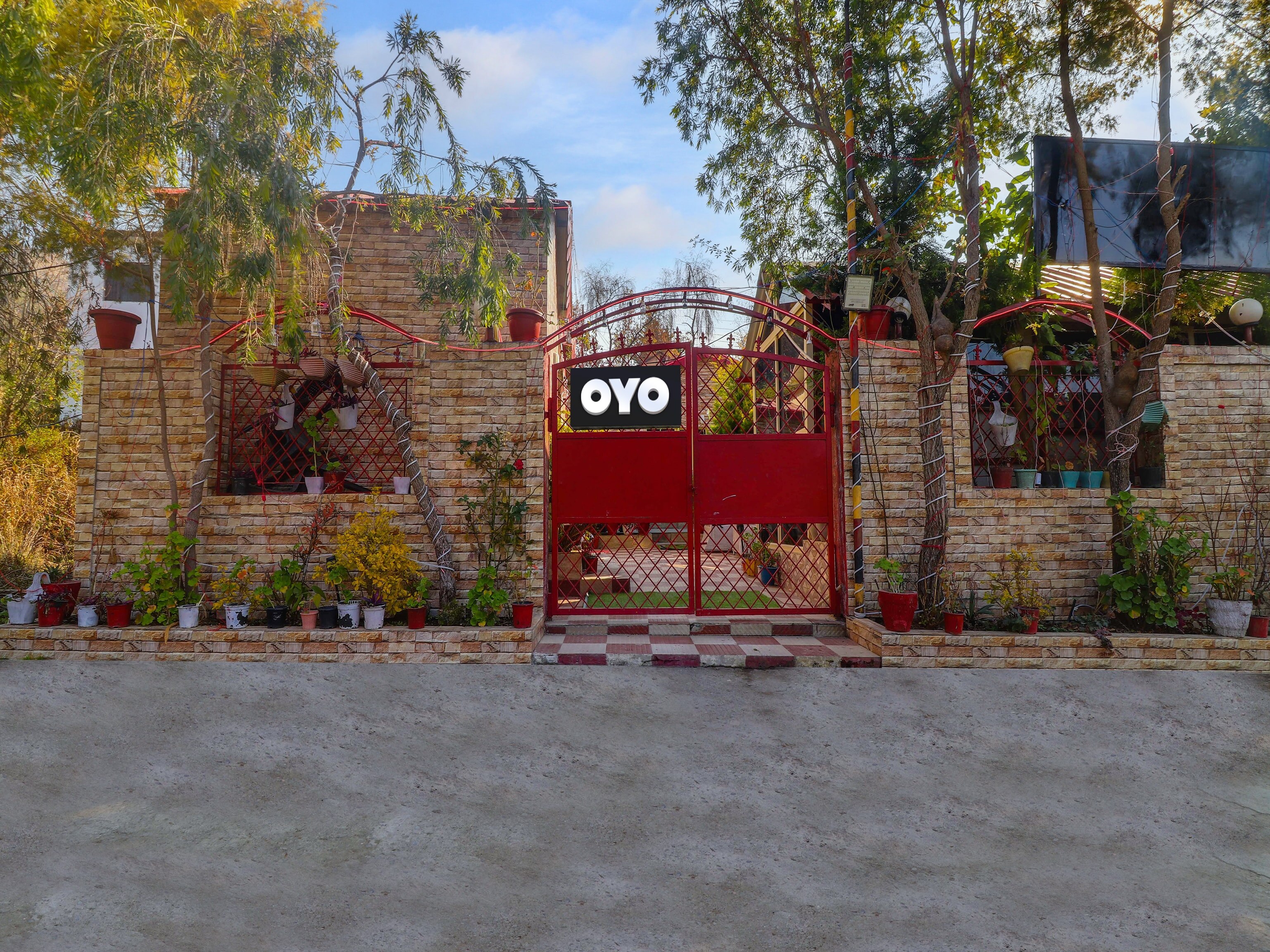 Hotel O Krishna Red Rose Guest House - Tap to explore photos