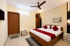 Hotel Park Stay 2 - Near Noida 15 Metro Station, Noida