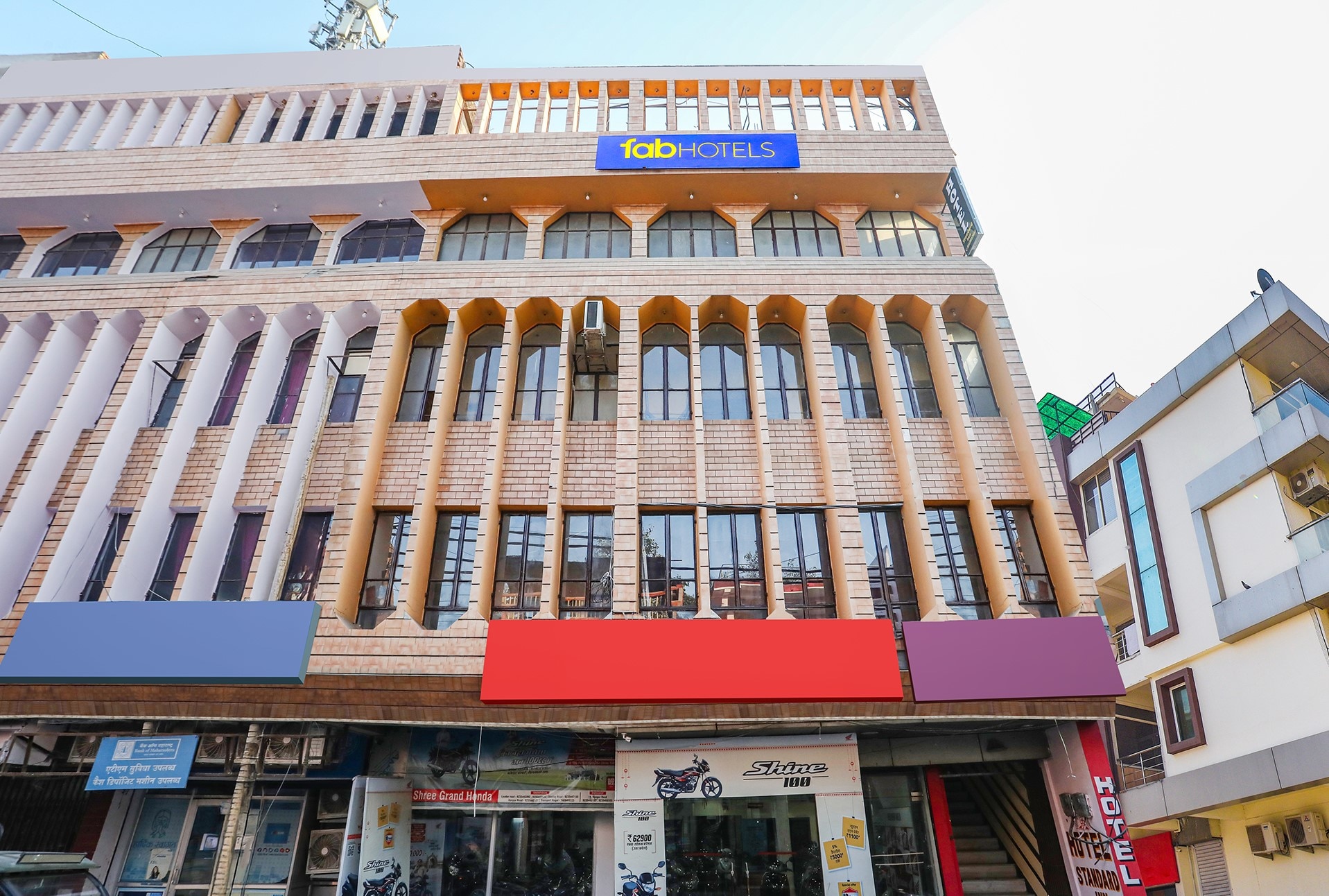 FabHotel Standard Inn - Nr. Prayagraj Railway Station - Tap to explore photos
