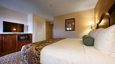 Best Western Plus Inn At The Vines - Tap to explore photos
